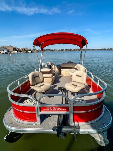 Lil Red boat rental from Nauti-Dayz Boat Rentals on Lake Conroe, perfect for small groups, casual cruises, and affordable lake fun in Montgomery, Texas