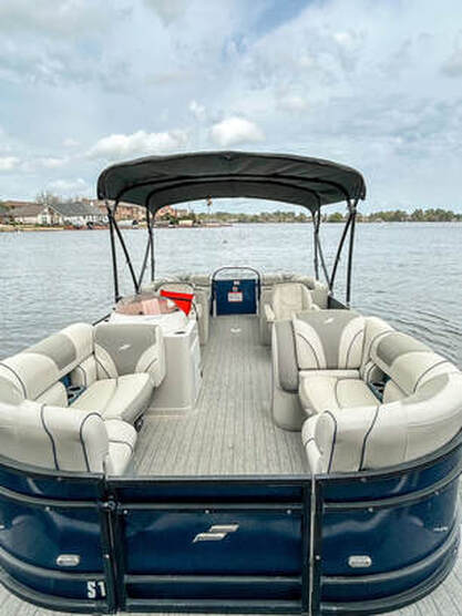 Sport Pontoon rental from Nauti-Dayz Boat Rentals on Lake Conroe, perfect for tubing, cruising, and active family fun in Montgomery, Texas